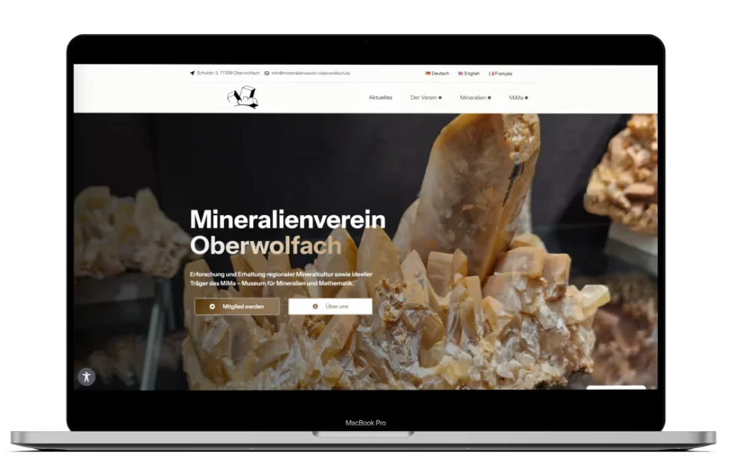 Mockup von einem Laptop der die neue Webseite vom Mineralienverein Oberwolfach geöffnet hat